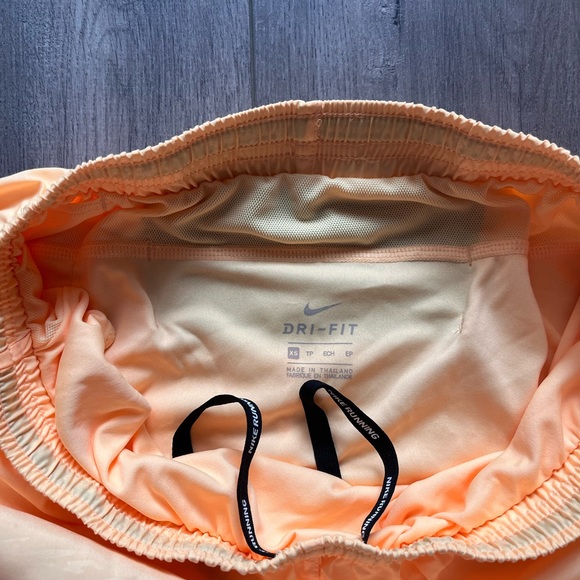 Women Nike Dri fit shorts - Picture 6 of 8